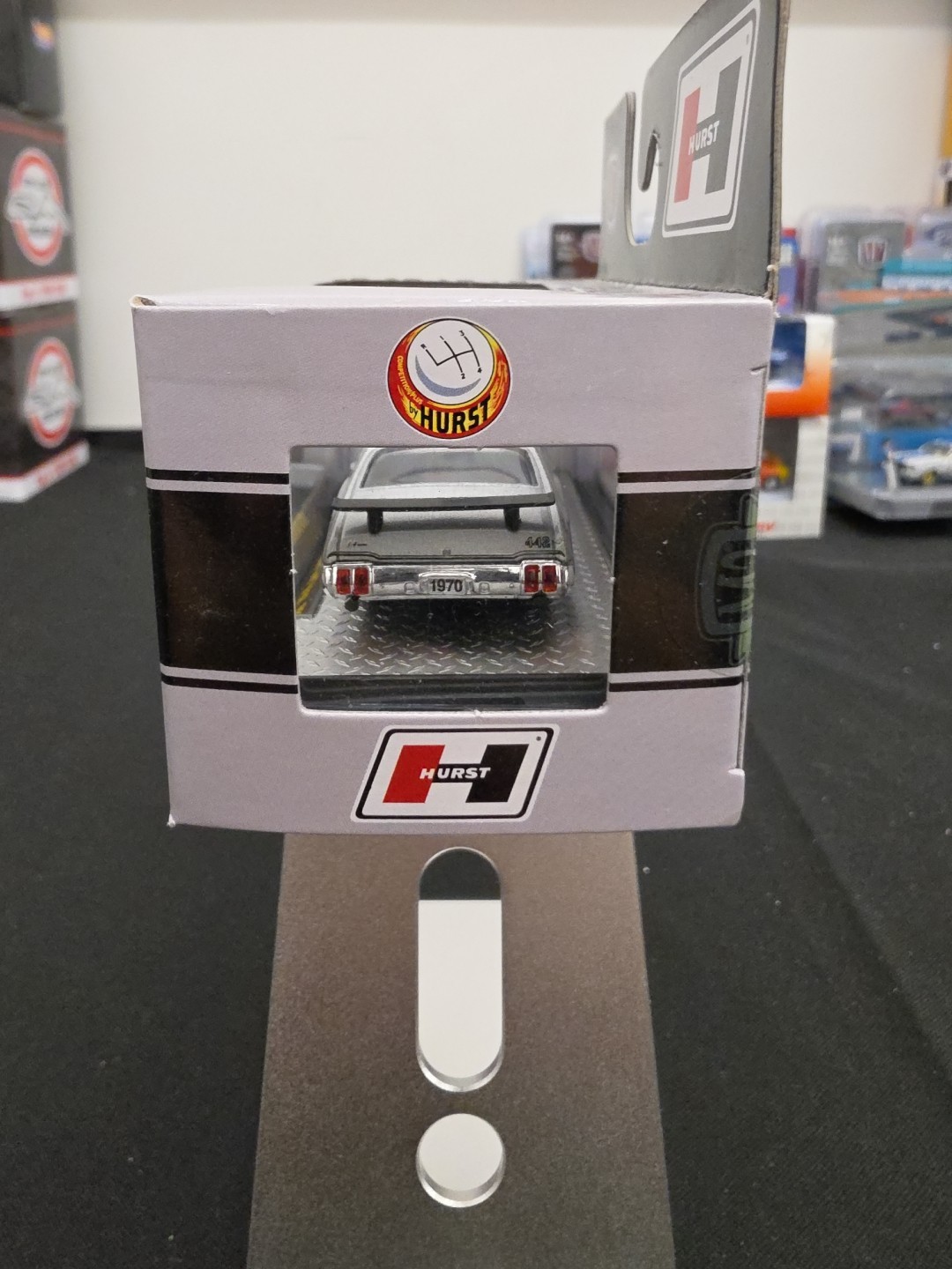 M2 Machines 1970 Oldsmobile Cutlass 442 W 30 Hurst R83 24-64 New Release