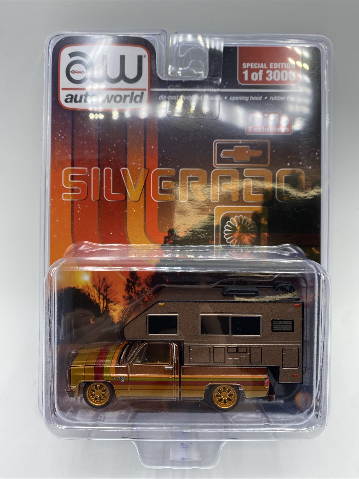 1983 CHEVROLET SILVERADO PICKUP W/CAMPER BRONZE 1/64 DIECAST AUTO WORLD CP8072