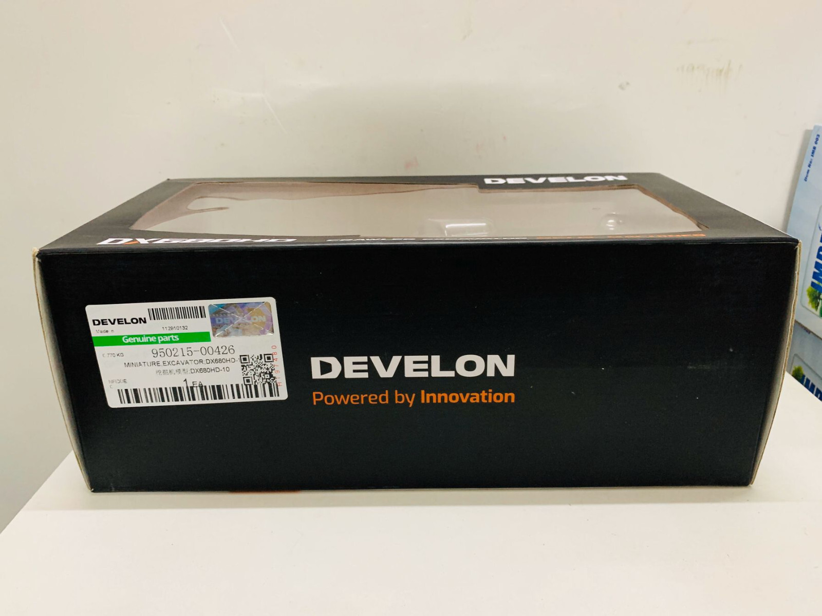 Develon DX680HD Crawler Excavator Metal Machines 1:50 Scale Die-Cast Model New