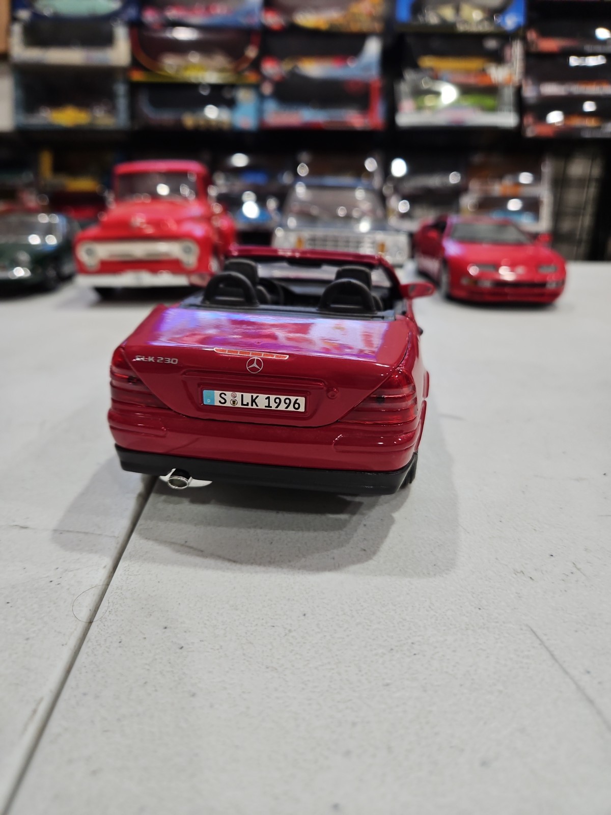 1:18 MAISTO MERCEDES BENZ SLK RED ON BLACK – NO BOX – FREE SHIPPING INCLUDED