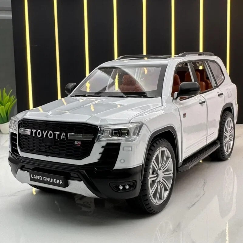 TOYOTA LAND CRUISER GT Model car Black 1:24 SUV