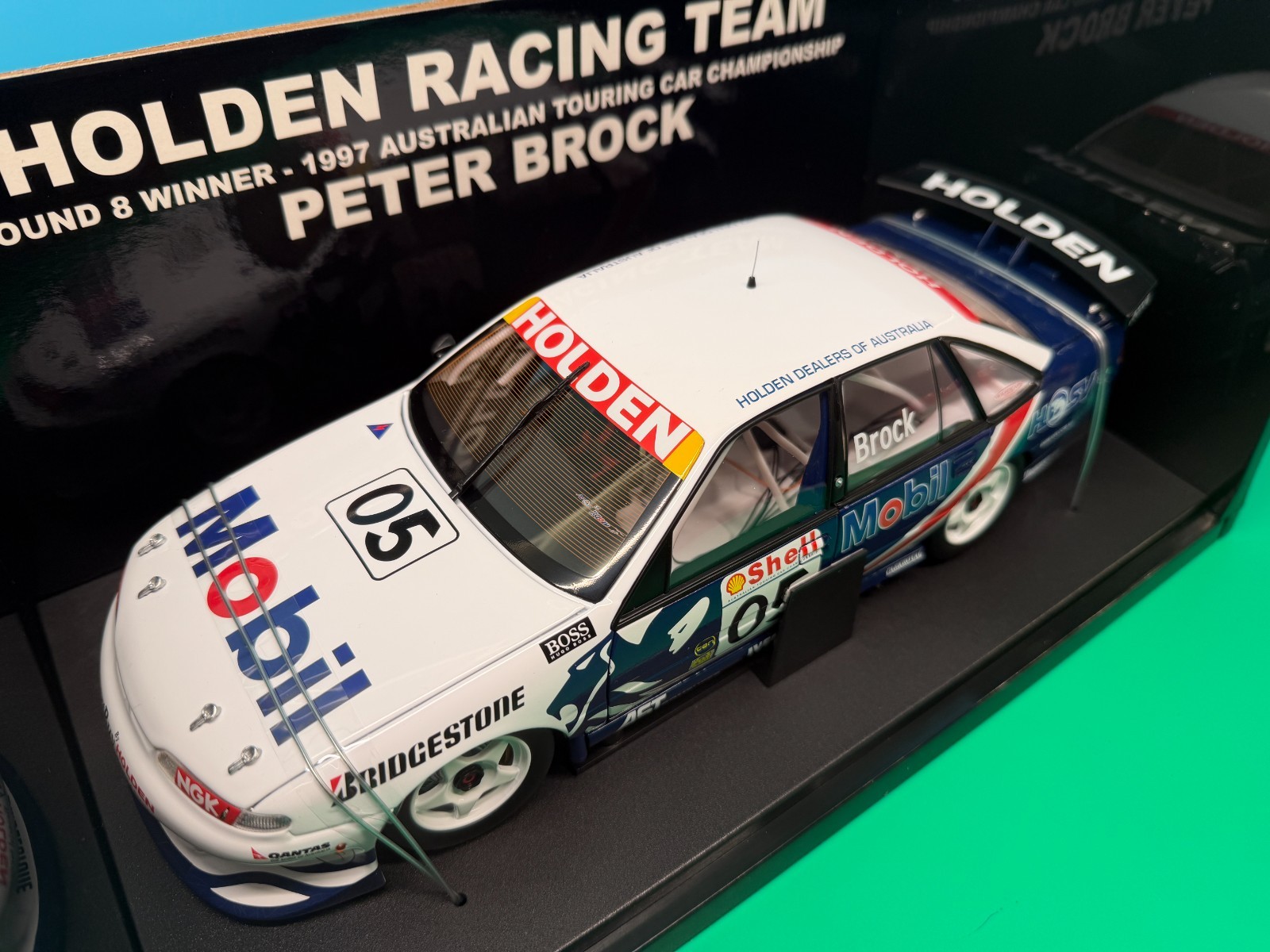 Biante 1:18 Peter Brock Holden VS Commodore HRT 1997 Round 8 Winner #05 COA LE