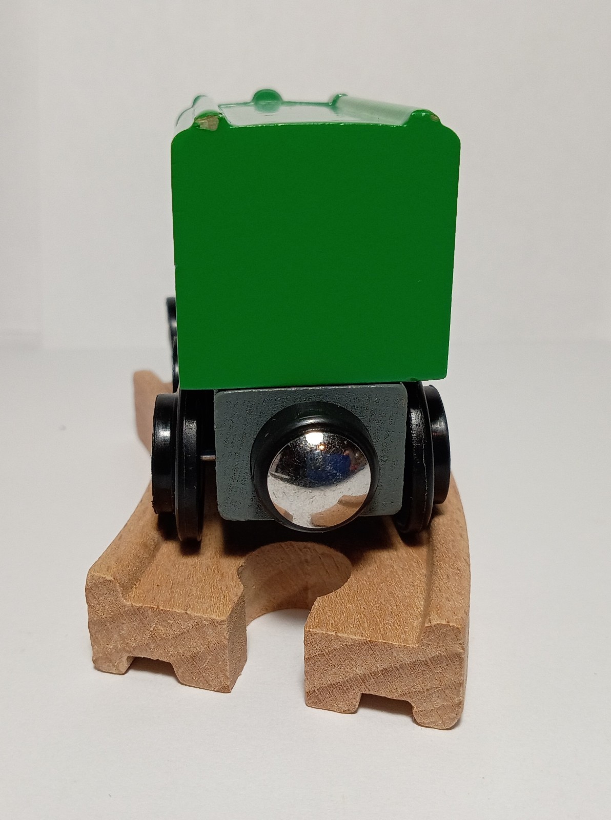 Brio World Wooden Diesel Locomotive Train Toys R Us Caboose Car Push Toy Lot 2