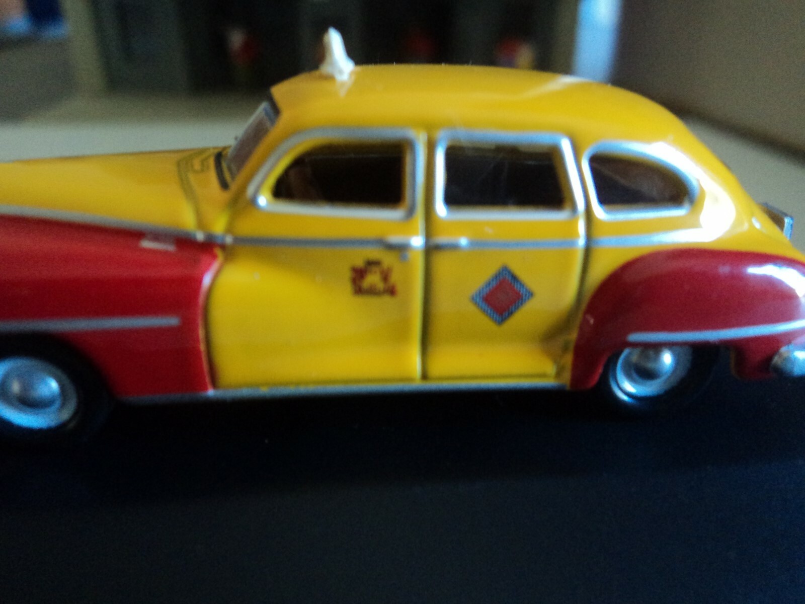 Oxford 1946-1948 DESOTO SUBURBAN Taxi 1/87 HO diecast car
