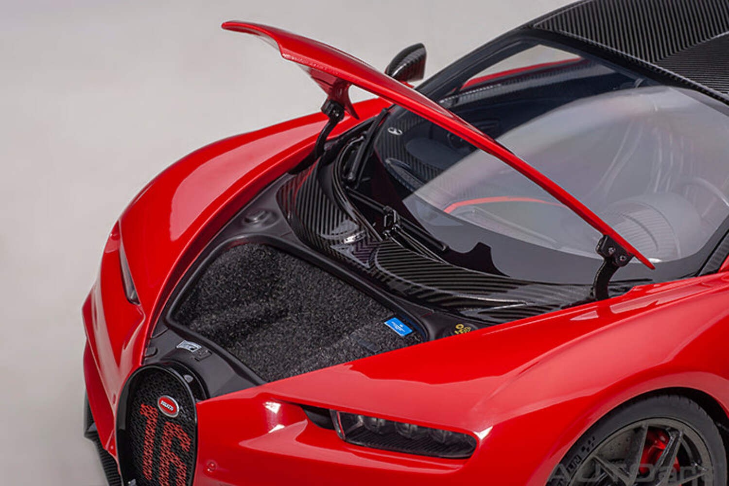 AUTOart 2019 Bugatti Chiron Sport Italian Red w/ Carbon Fiber 1:18 70996