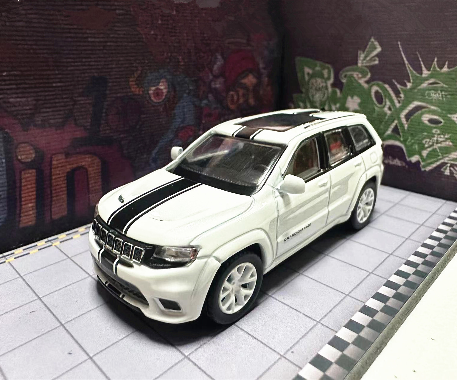 JKM 1:64 Jeep Grand Cherokee Trackhawk Diecast Metal Model Car New