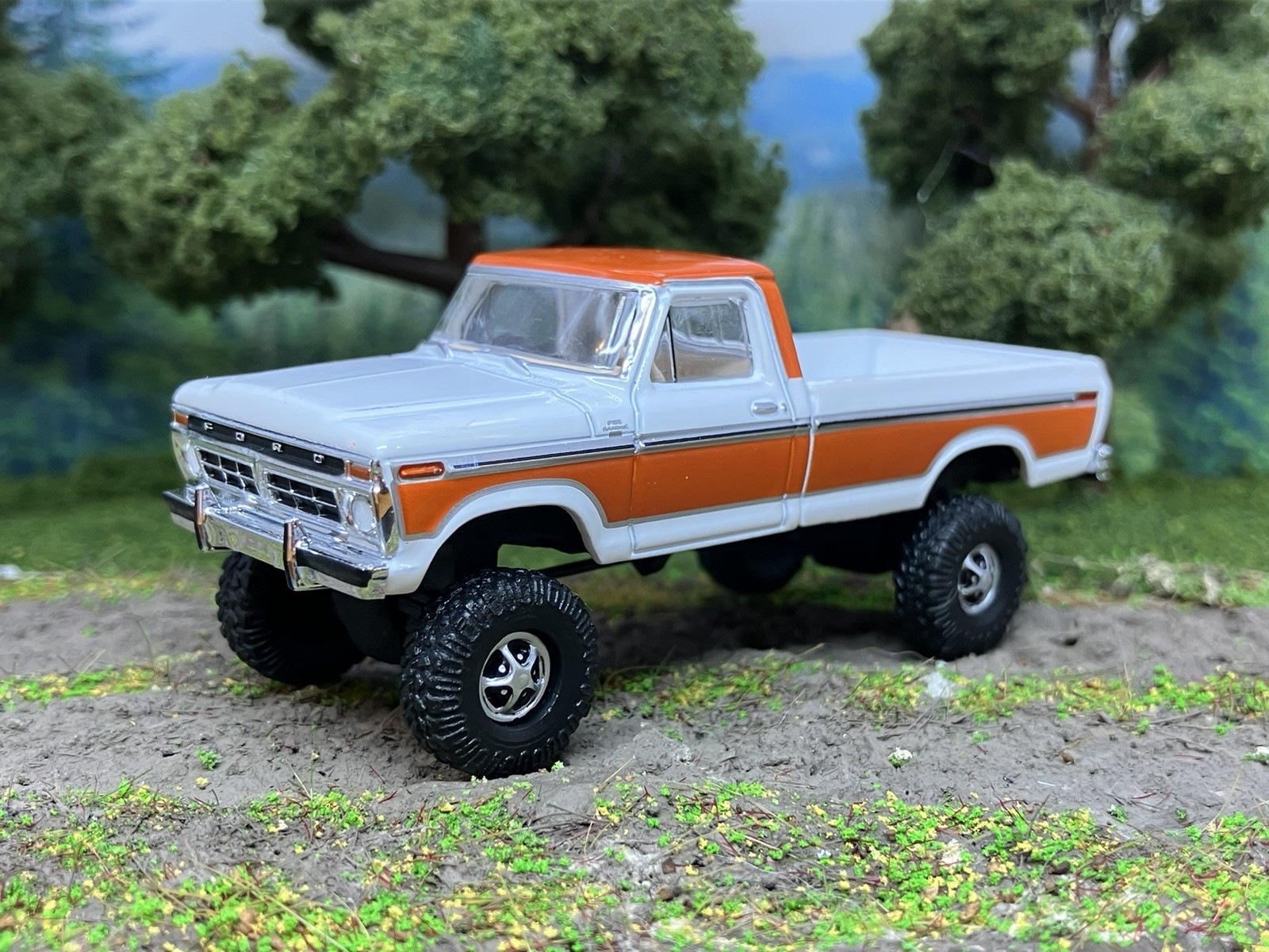 1977 Ford F-150 Ranger Explorer Lifted 4×4 Truck 1/64 Diecast Custom Greenlight