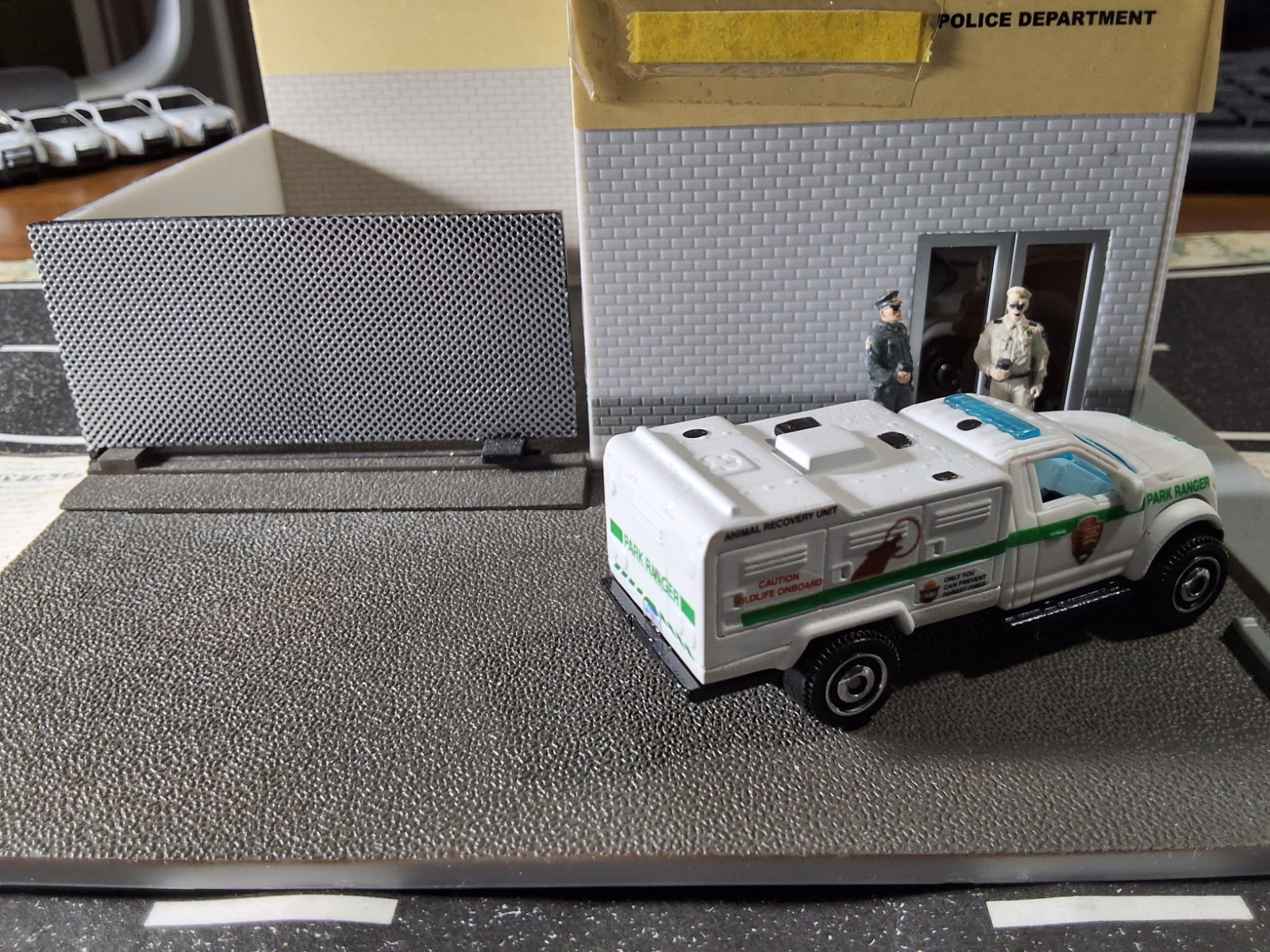 Matchbox Police CUSTOM FORD F-150 U.S. PARK RANGER ANIMAL RECOVEREY unit