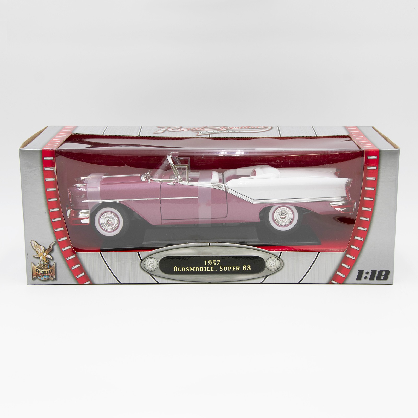 Yat Ming Road Signature Series 1:18 Diecast 1957 Oldsmobile Super 88 in Purple