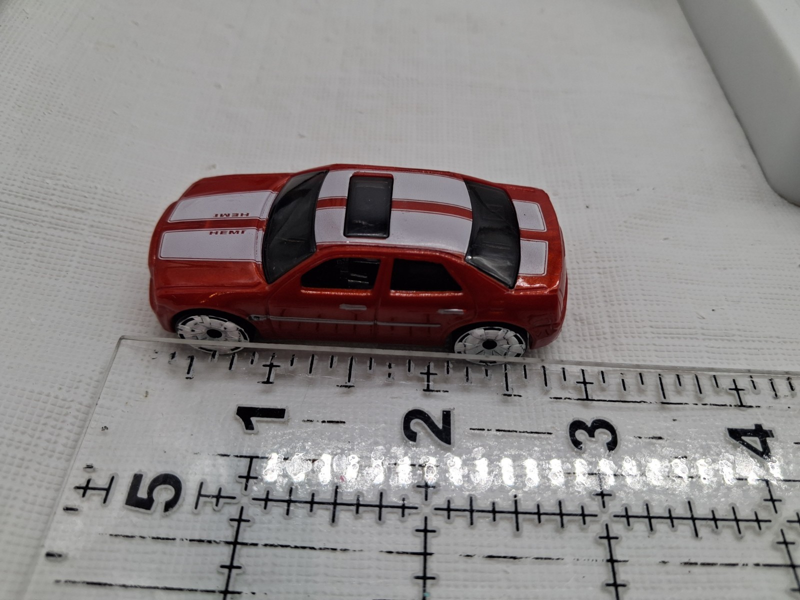 Hot Wheels 2009 Track Stars 2005 Chrysler 300C Hemi Red Die Cast