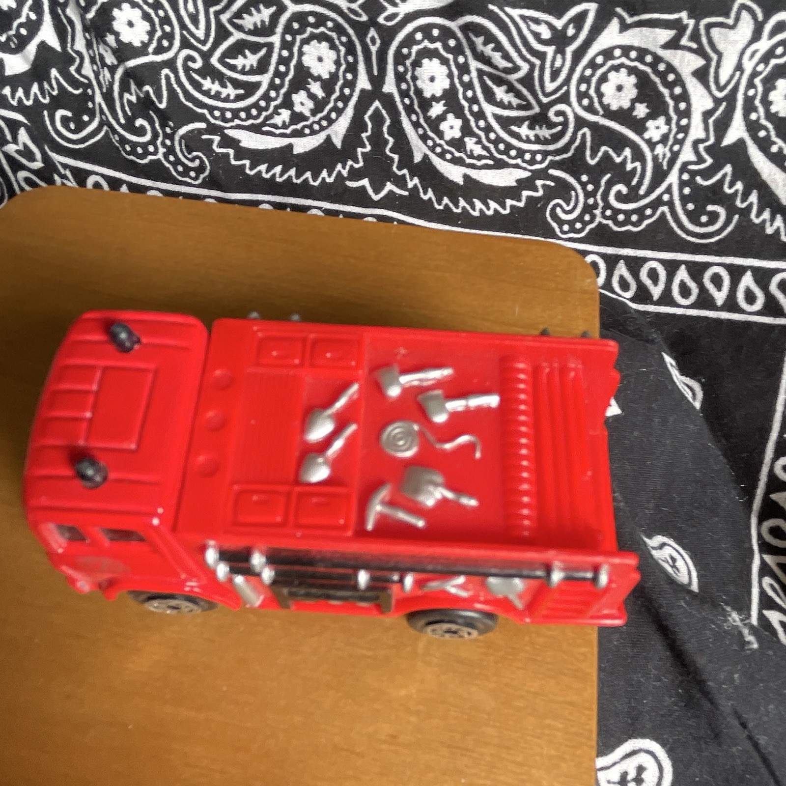 Maisto Red/Silver/Black Diecast Fire Vehicle Fire Truck Toy 1:64 Scale