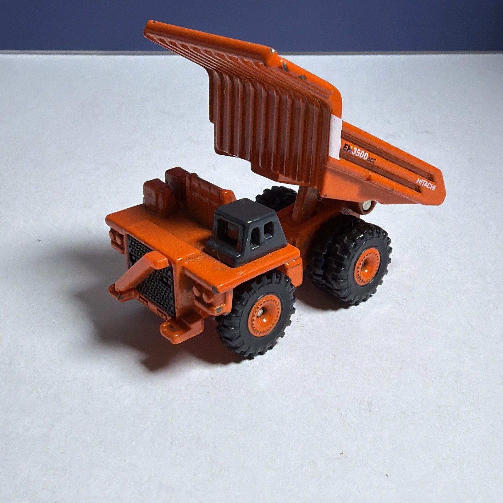 Takara Tomy Tomica #102 Hitachi Rigid Dump Truck EH3500AC II 1/185 Scale