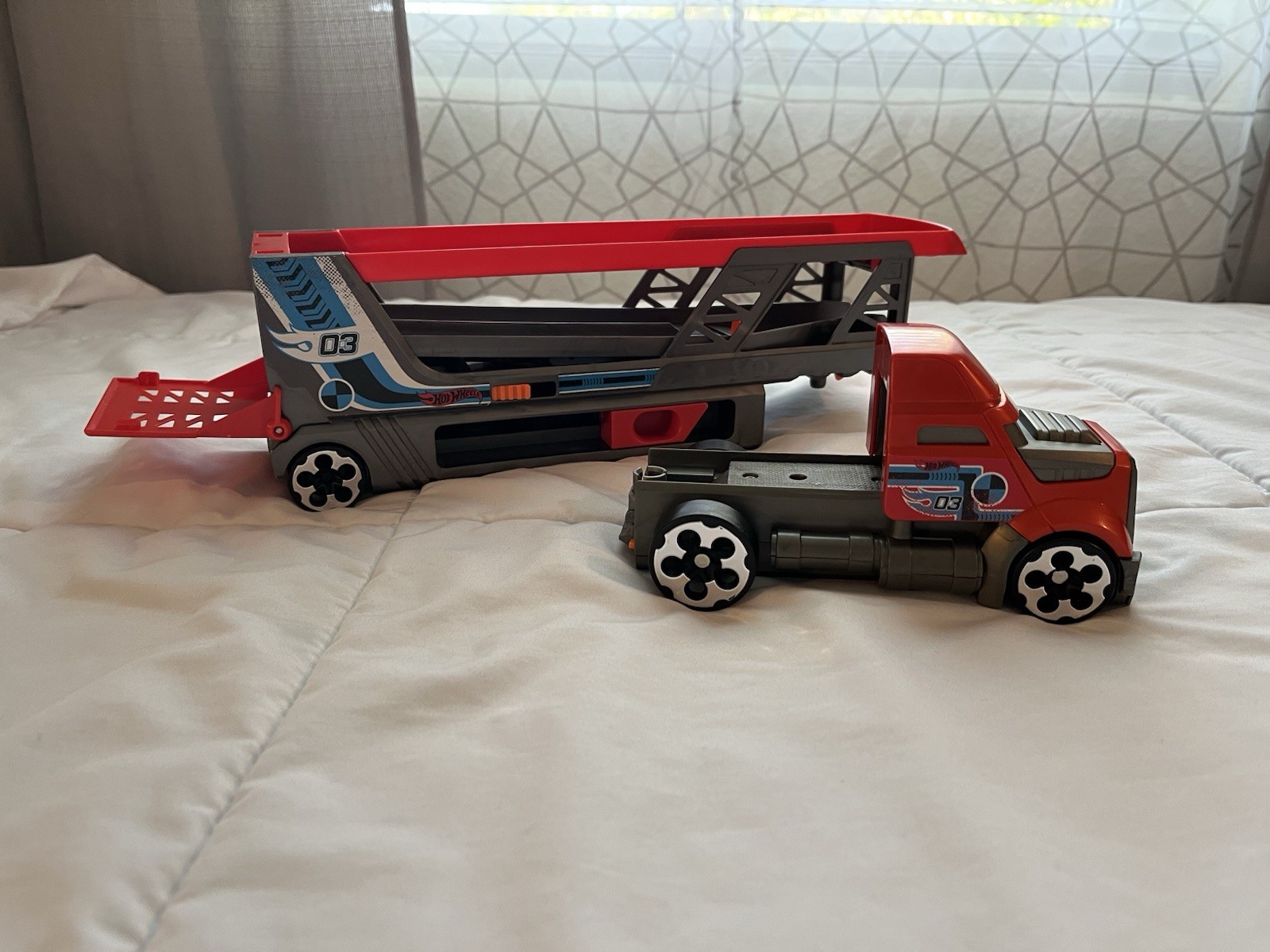 Hot Wheels Car Transporter Truck Trailer Hauler w/ Ramp Red Gray Blue Plastic