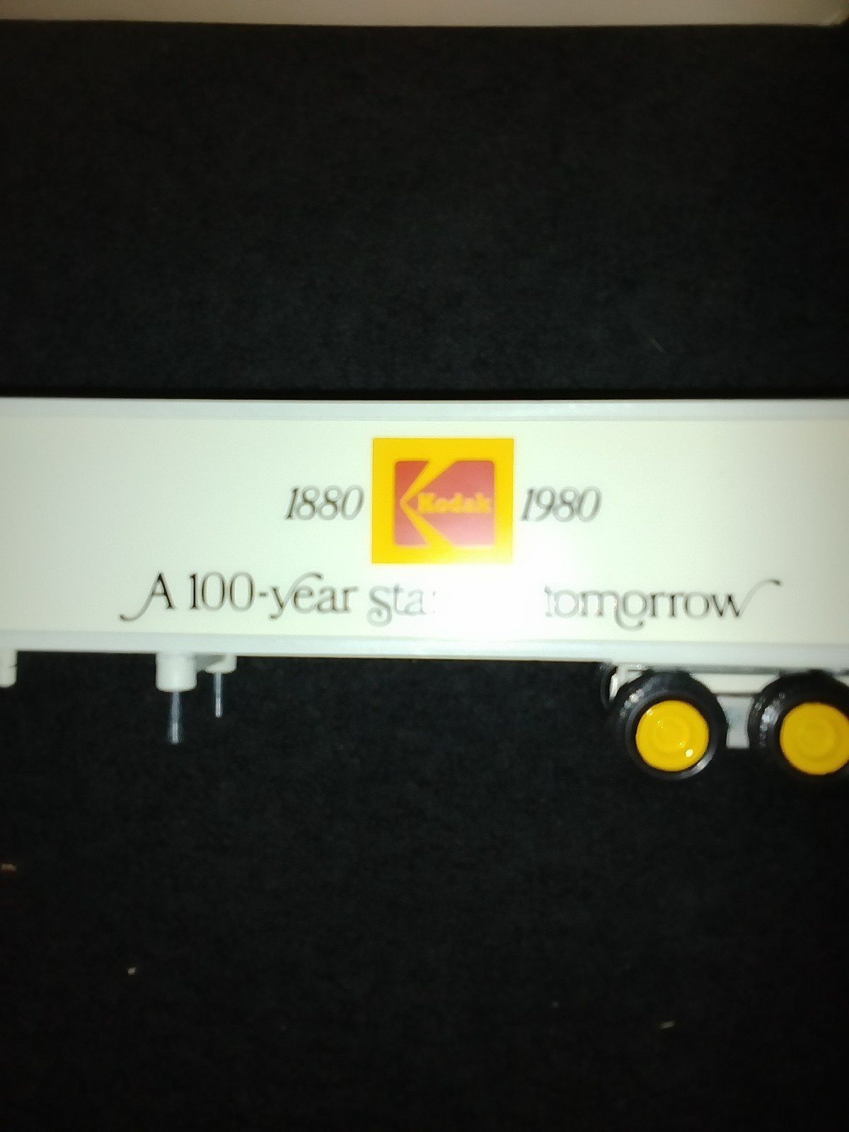 Winross 1:64 Scale Die-Cast – Kodak 100TH Year Tractor Trailer Set. D