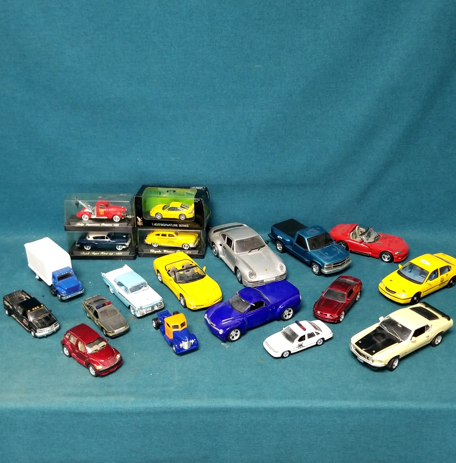 Mixed Size Huge Collectible Lot of Die cast Model Cars Muscle VTG Mix Condition