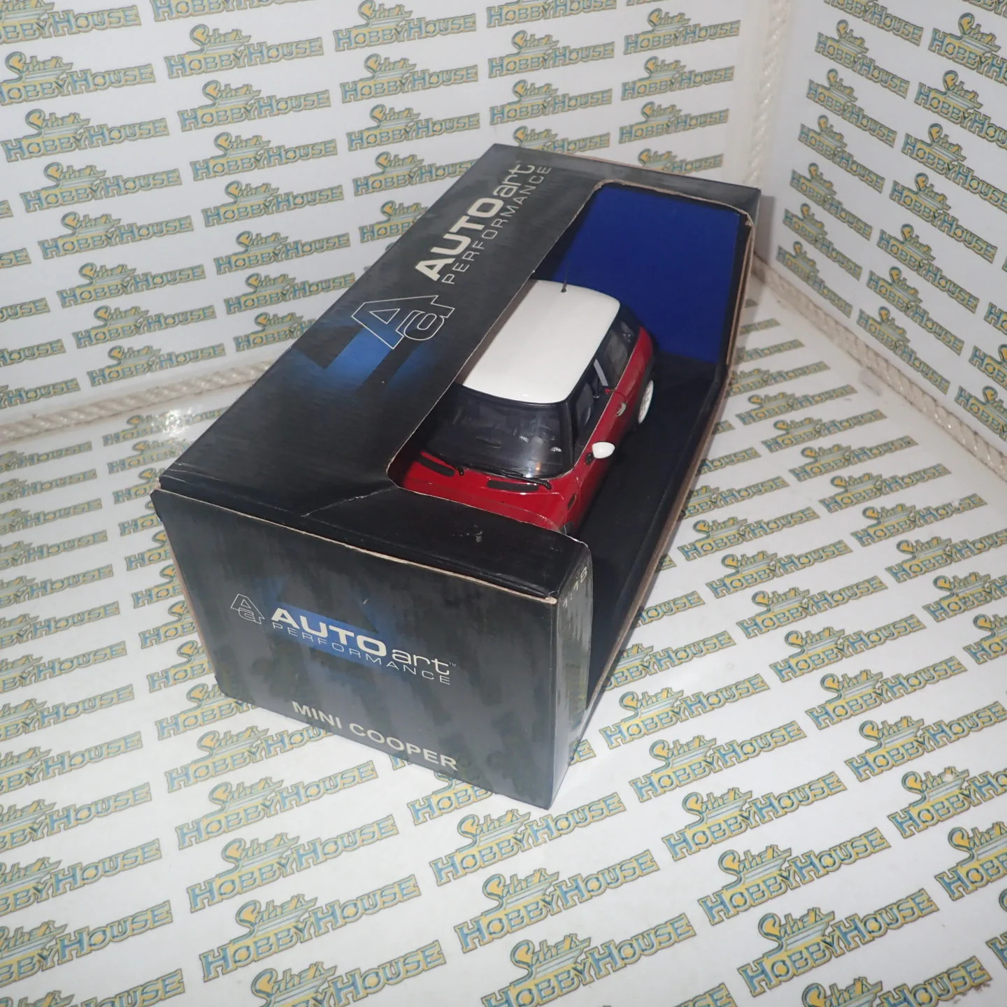 AutoArt 74822 – 1/18 Scale – BMW Mini Cooper Red