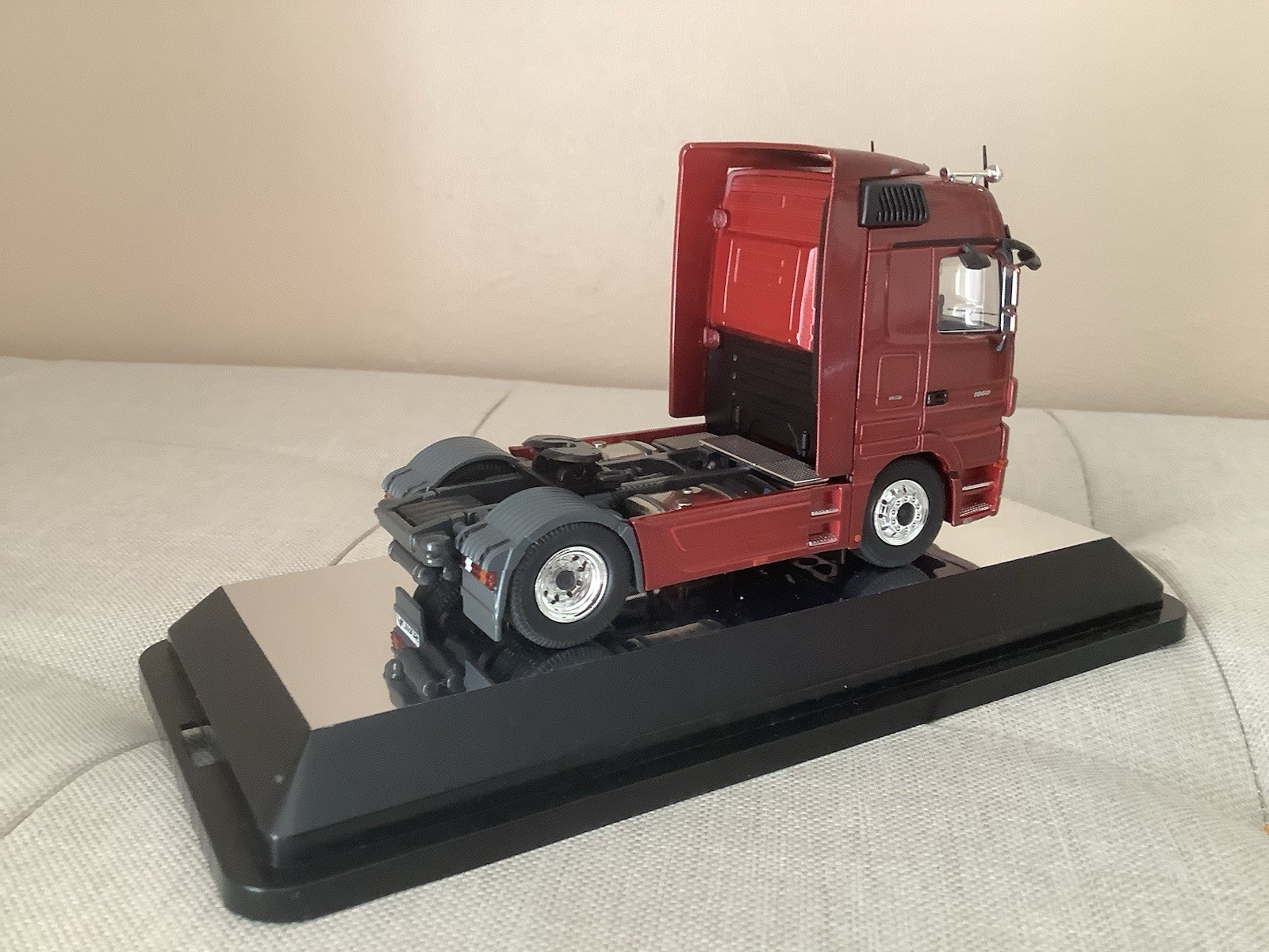 NZG Mercedes Actros Tractor Unit 1/50 Scale In Display Case.