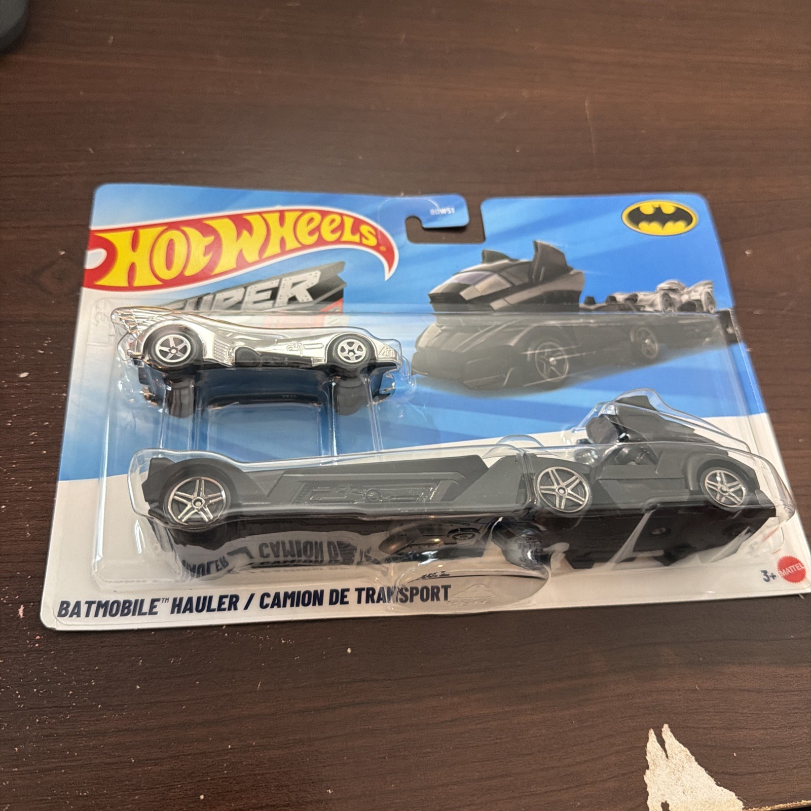 EXCELLENT CONDITION Hot Wheels Super Rigs Chrome Batmobile Hauler 2025 NEW