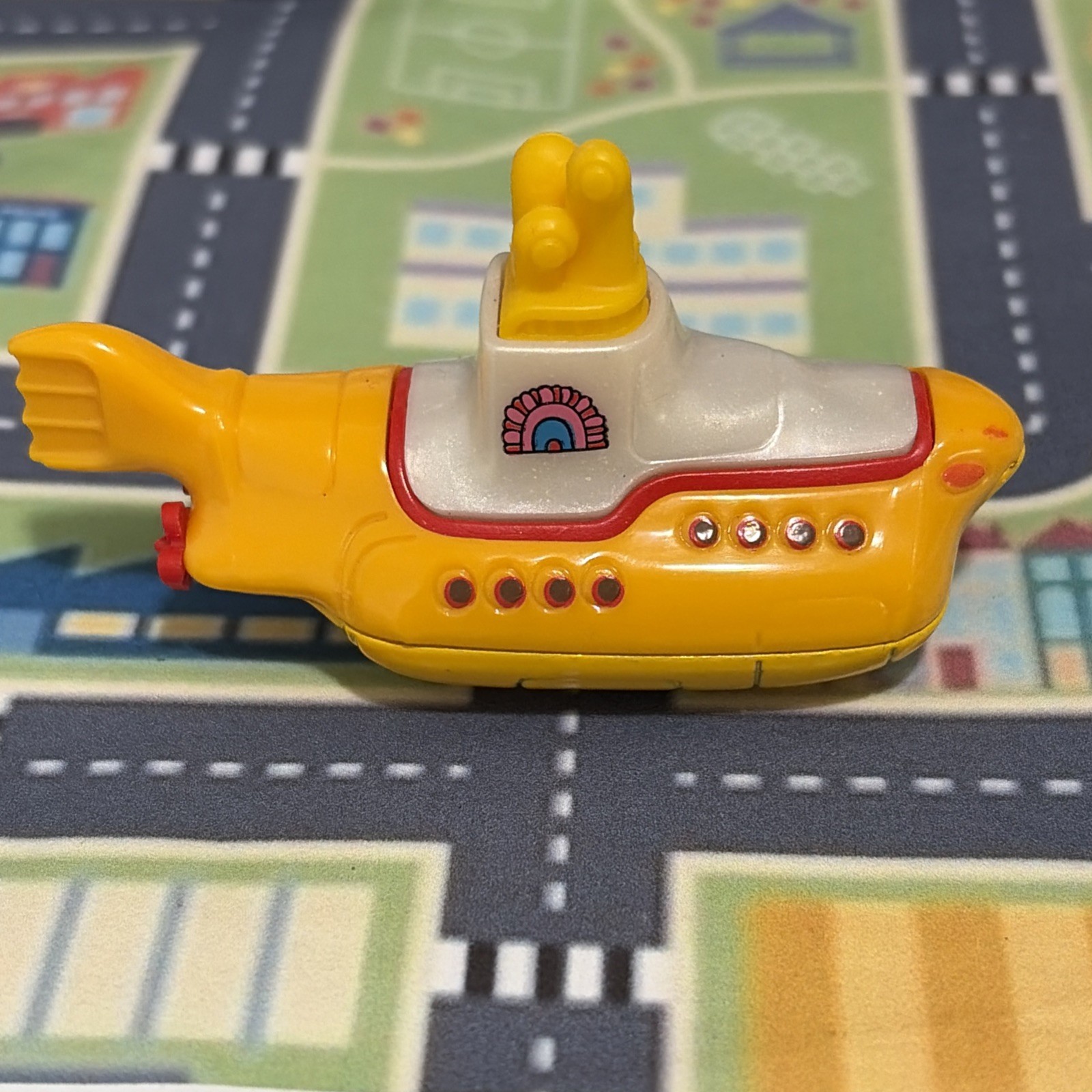 Hot Wheels Beatles Yellow Submarine Die-Cast Car 2015 Mattel #DHJ33 EUC