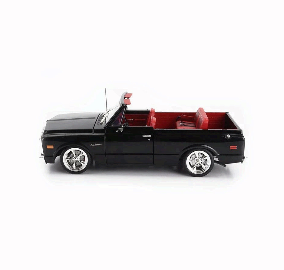 1972 CHEVROLET BLAZER 2WD CUSTOM BLACK & WHITE 1:18 SCALE