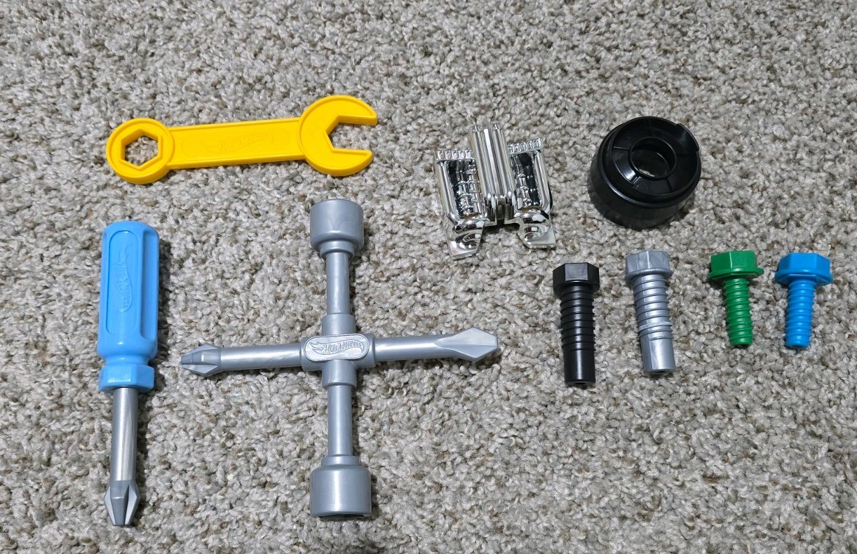 Hot Wheels Ready To Race Car Toy Auto Mechanic Tools wrench w/ car parts screws
