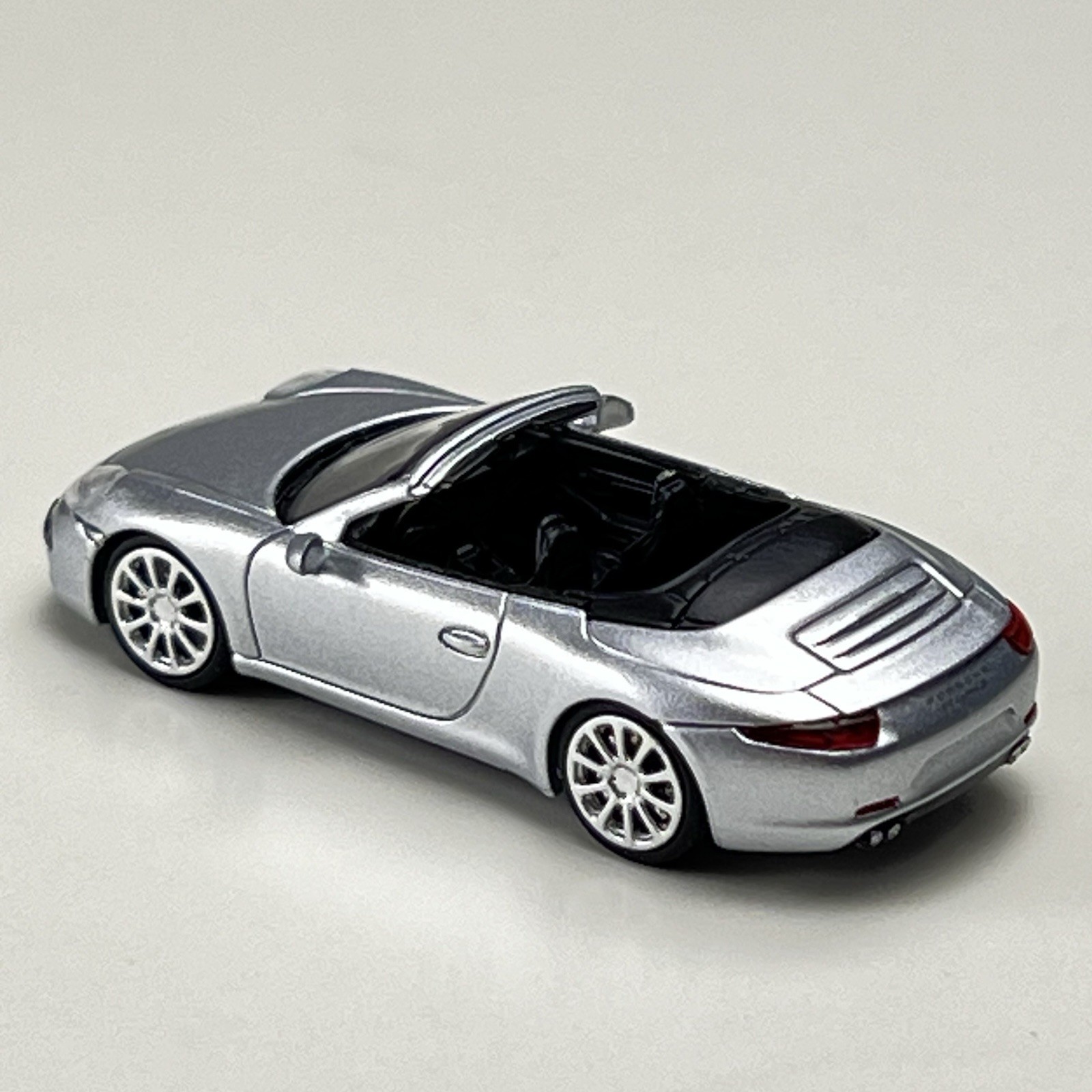 Minichamps 1/87 HO Porsche 911 (991) Carrera S Cabriolet Silver ’13 870068032