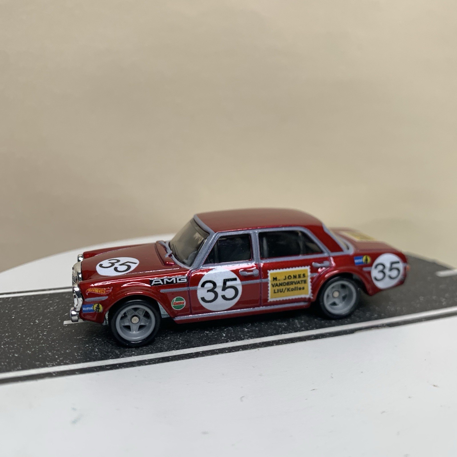 Hot Wheels Premium Deutschland Design Mercedes-Benz 300 SEL 6.8 Red w/RR 1:64 NM