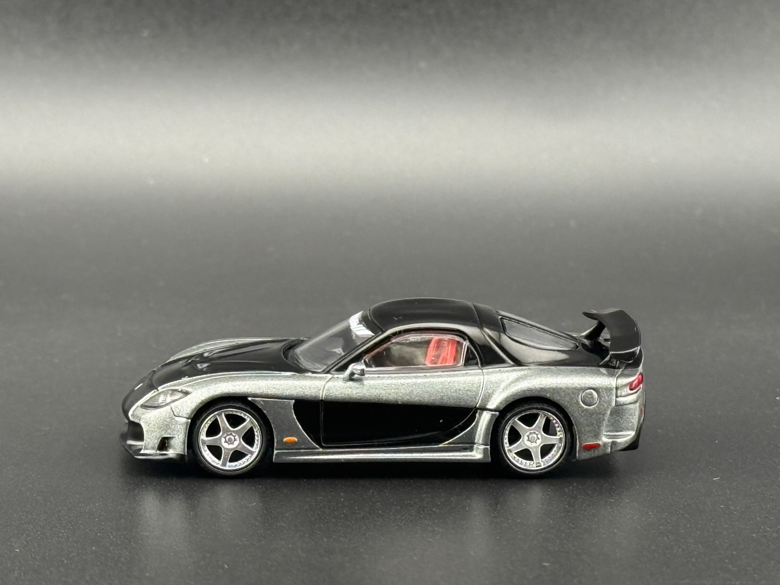 Mini GT Mazda RX-7 VeilSide – Fortune Grey #1057 1/64