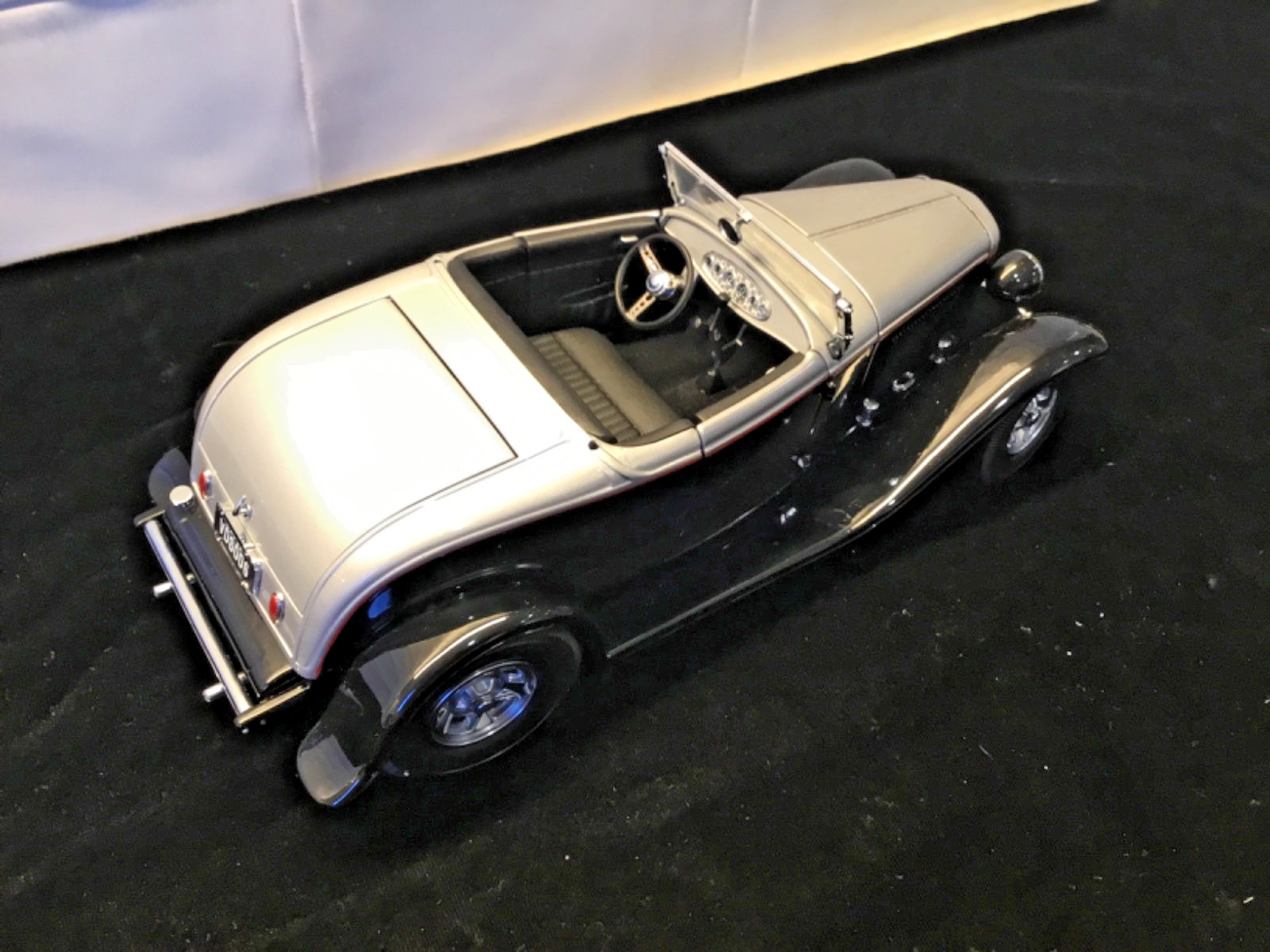 GMP 1:18 Diecast 1932 Ford Vintage Deuce #6 Fendered Highboy