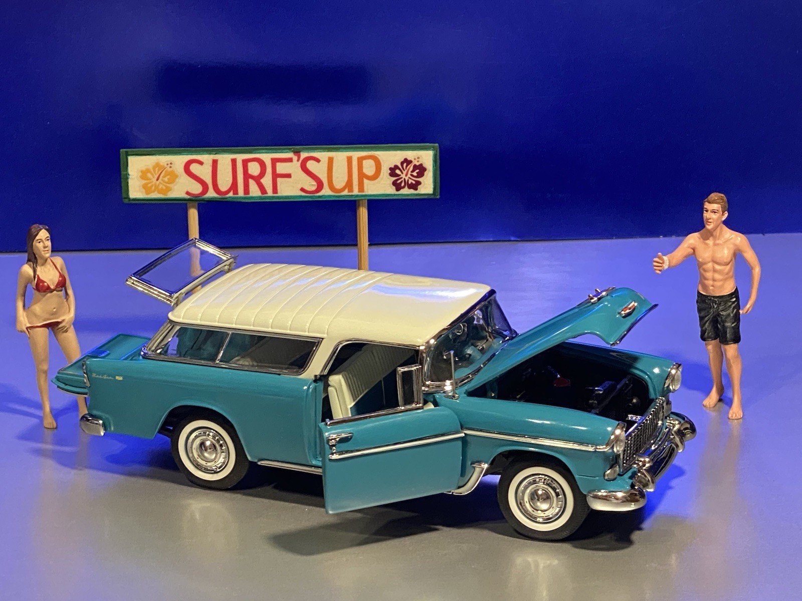 Danbury Mint 1955 Chevy Nomad / Boxed + Am. Diorama Surfer Jay & Bikini Girl Oct