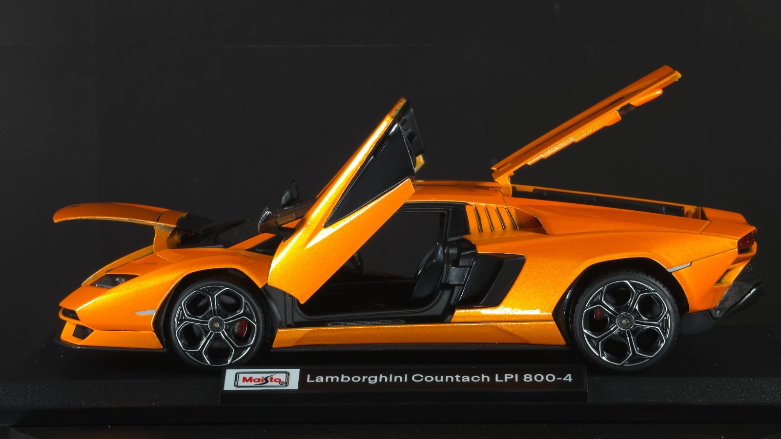 Lamborghini Countach LPI 800-4 1:18 Maisto Exclusive Style Special Edition
