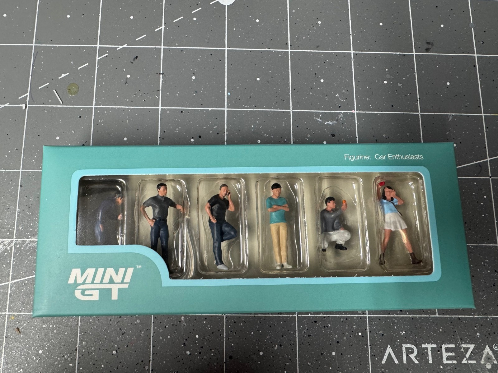 2025 Mini-GT Metal Diorama Figures: Set of (6) pcs CAR ENTHUSIASTS Item #MGTAC36