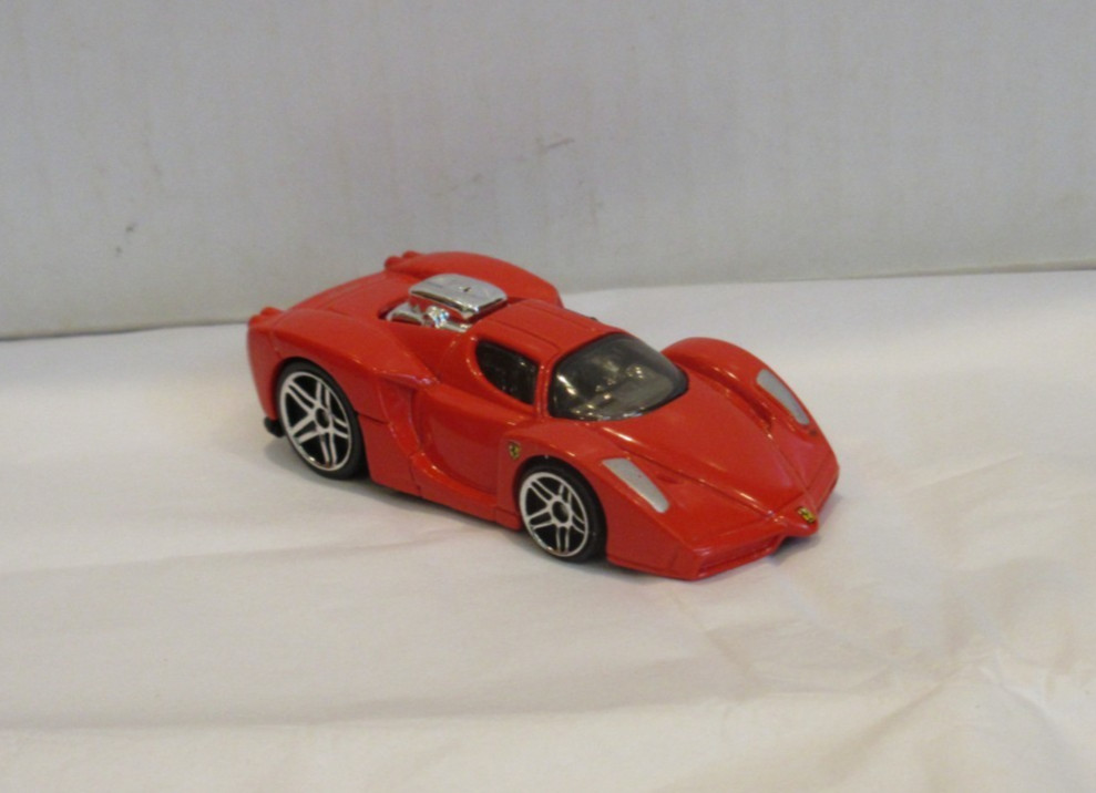2004 HOT WHEELS ~ RED TOONED ENZO FERRARI ~ MINT ~