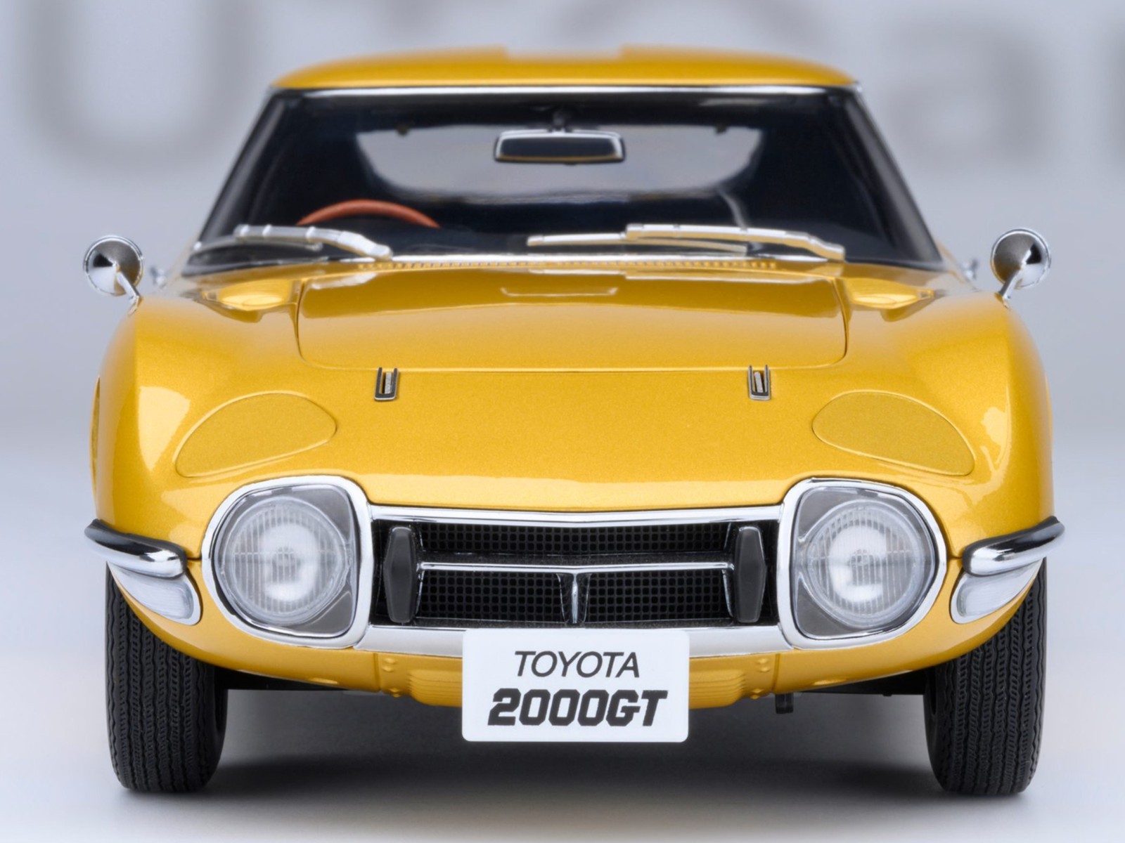 1967 TOYOTA 2000GT RHD GOLD 1/18 MODEL CAR BY AUTOART 79549