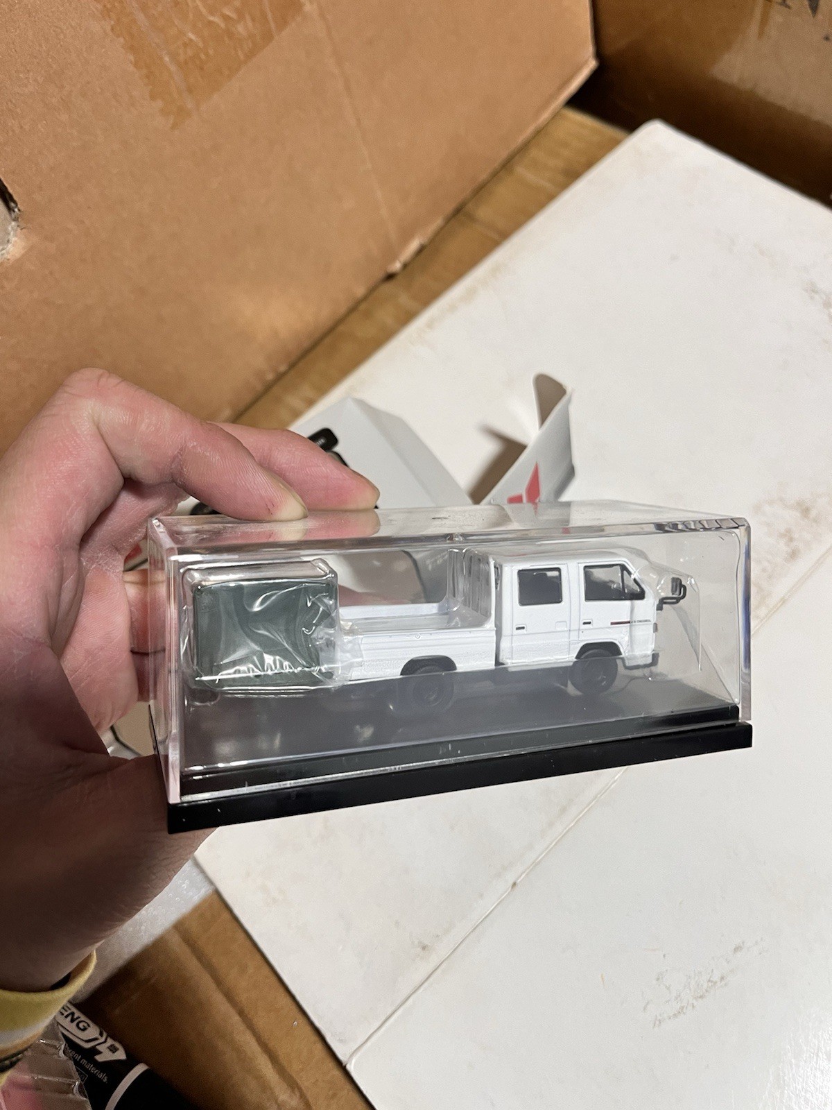 1:64 Scale Model 1 ISUZU NHR LHD With Canvas White Truck Diecast Model Car