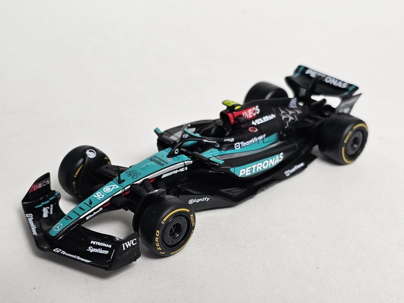 1:43 1/43 Mercedes AMG Hamilton #44 W15 2024 Singapore Petronas F1 Car Display