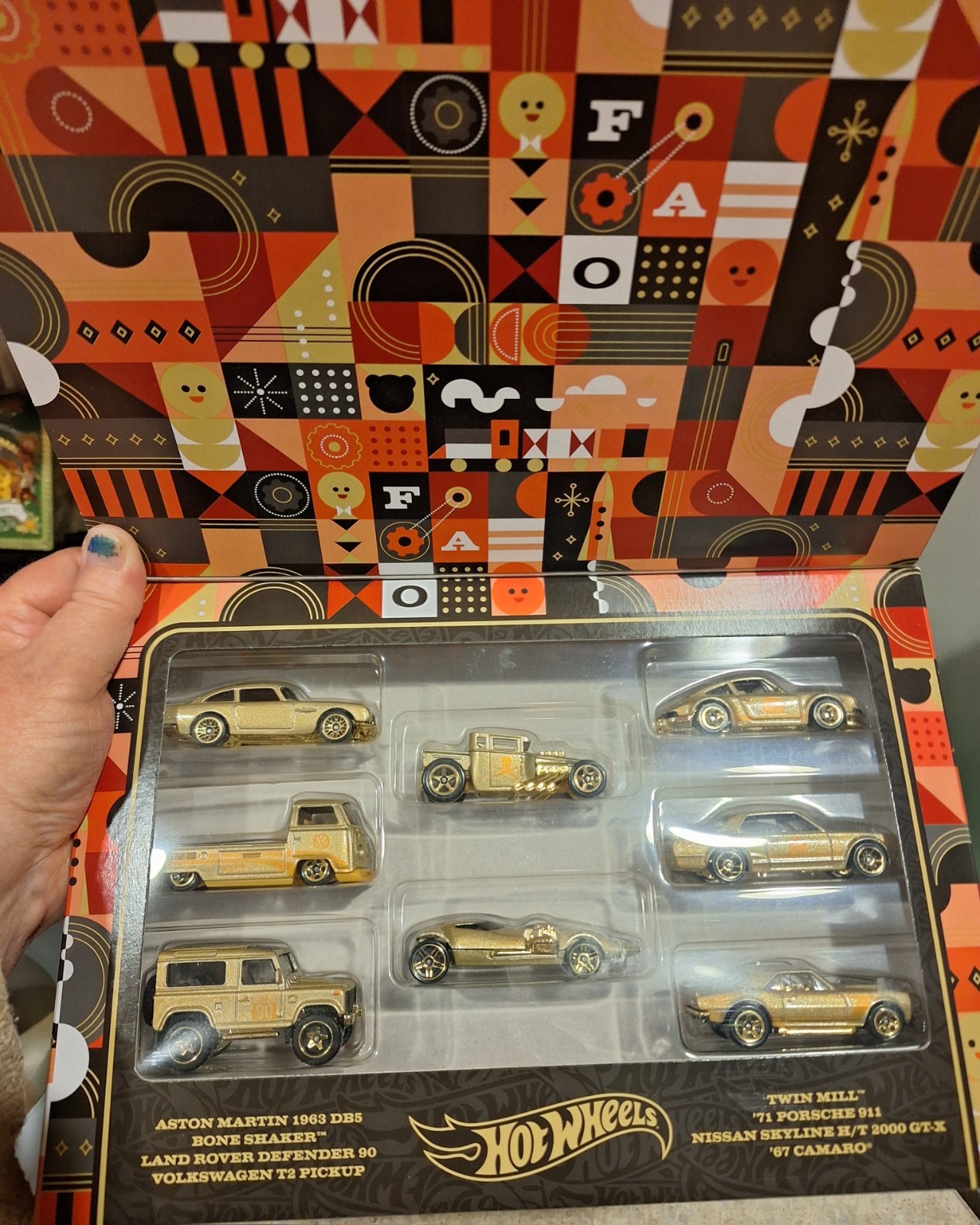 Hot Wheels FAO Schwarz 160 Years 8-Car Gift Set Gold Box Mattel