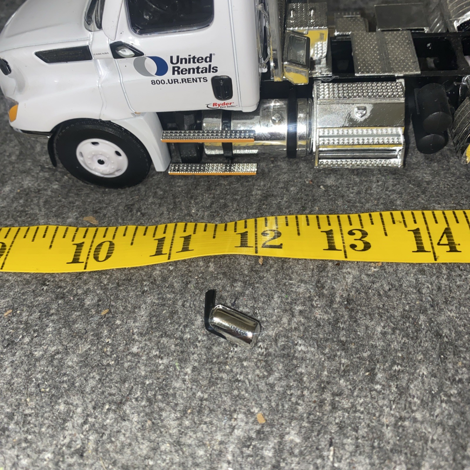 First Gear 1/34 Freightliner Cascadia Semi Ledwell Trailer United Rental Tractor