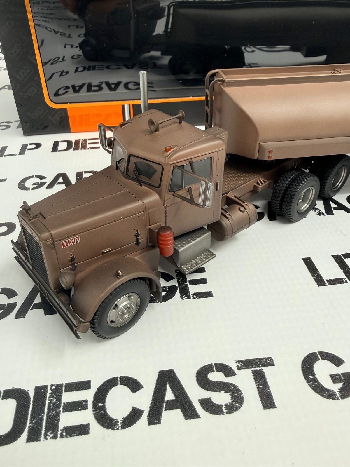 IXO Models 1955 Peterbilt 281 Tanker Truck Trailer DUEL Movie 1:43 Diecast