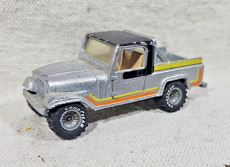 Hot Wheels Vintage Real Riders Jeep Scrambler 1/64