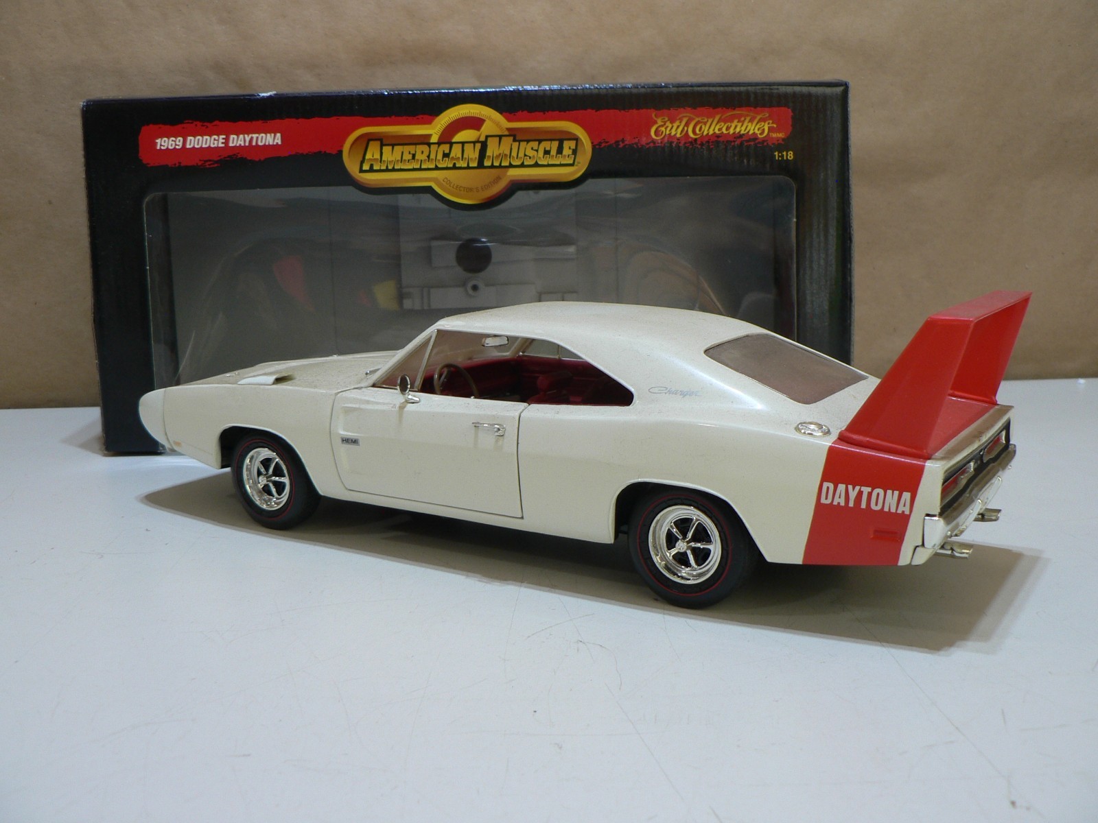 Vintage Ertl American Muscle 1969 White Dodge Charger Hemi Daytona Die Cast