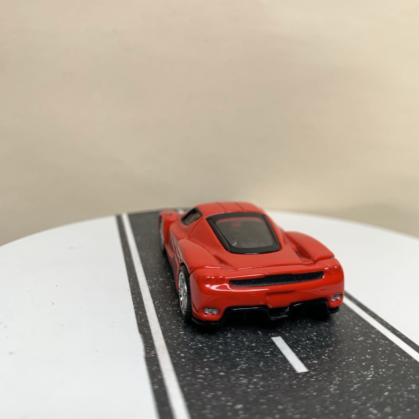 2005 Hot Wheels 100% Oil Can Showcase Series 2003 Ferrari Enzo Red 1:64 Scale NM