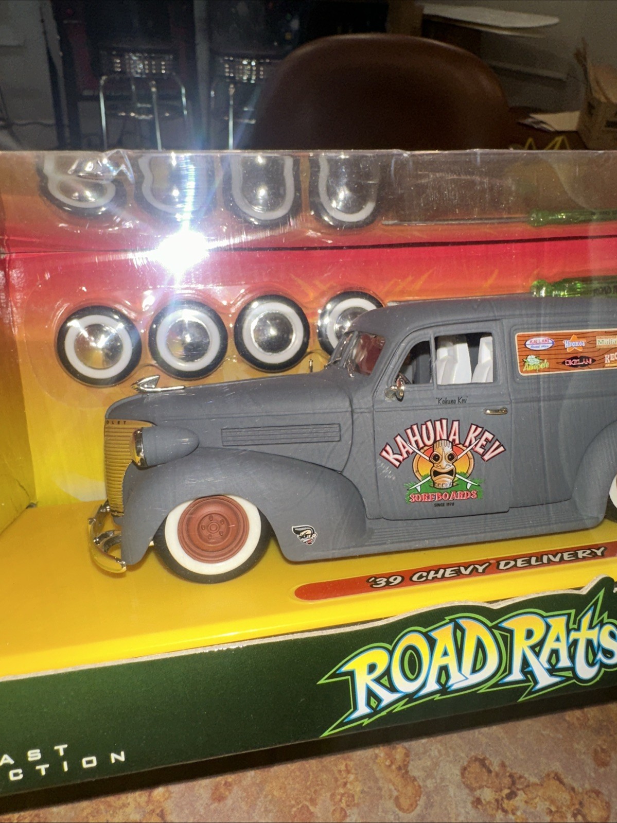 2003 Jada Road Rats 1939 Chevy Delivery Primer 1:24 Die Cast w/Extra Wheels NOS