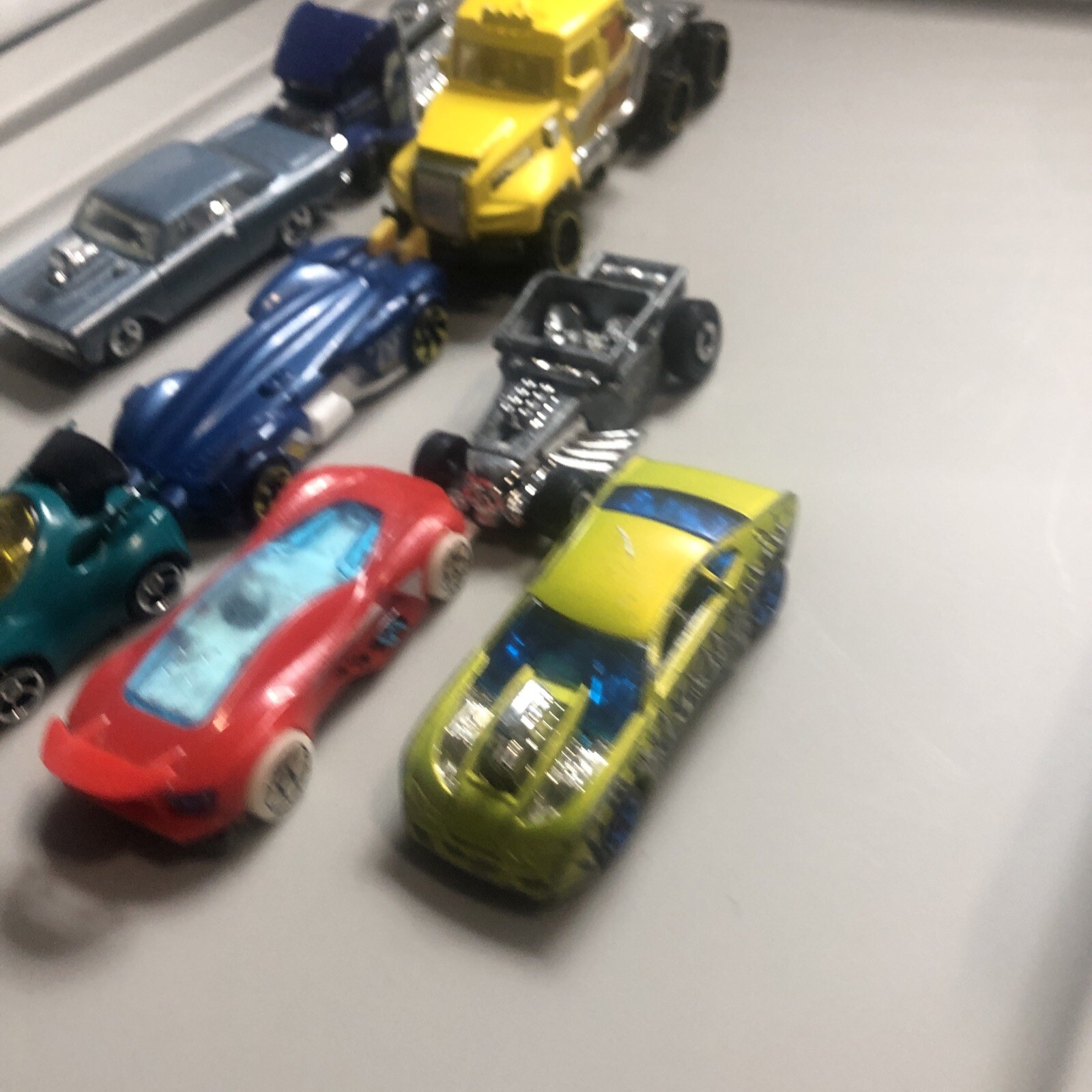 Hot Wheels Lot Of 17 Mixed Please See Photos