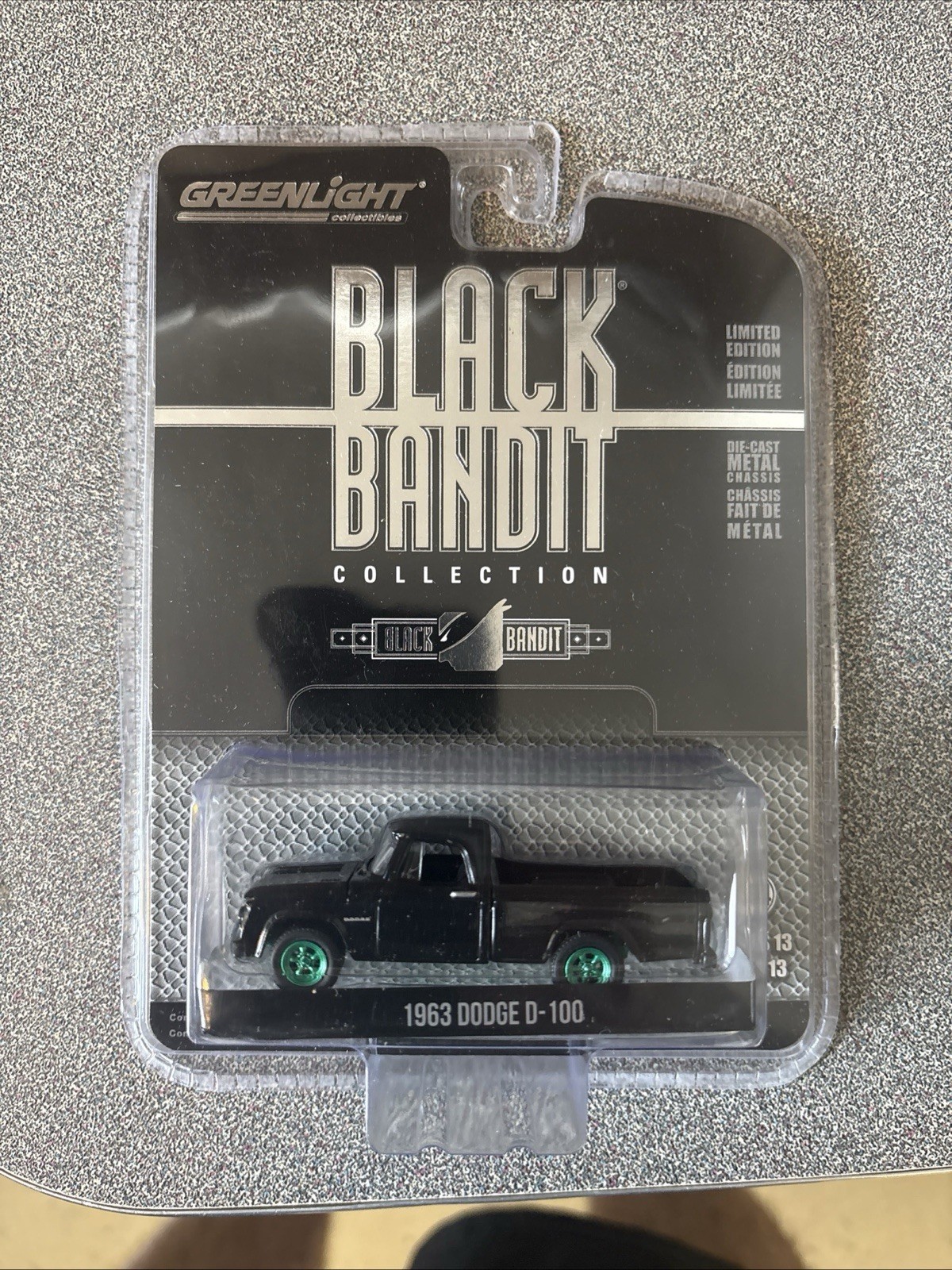 Greenlight Black Bandit 1993 Dodge Power Ram 250 Green Chase