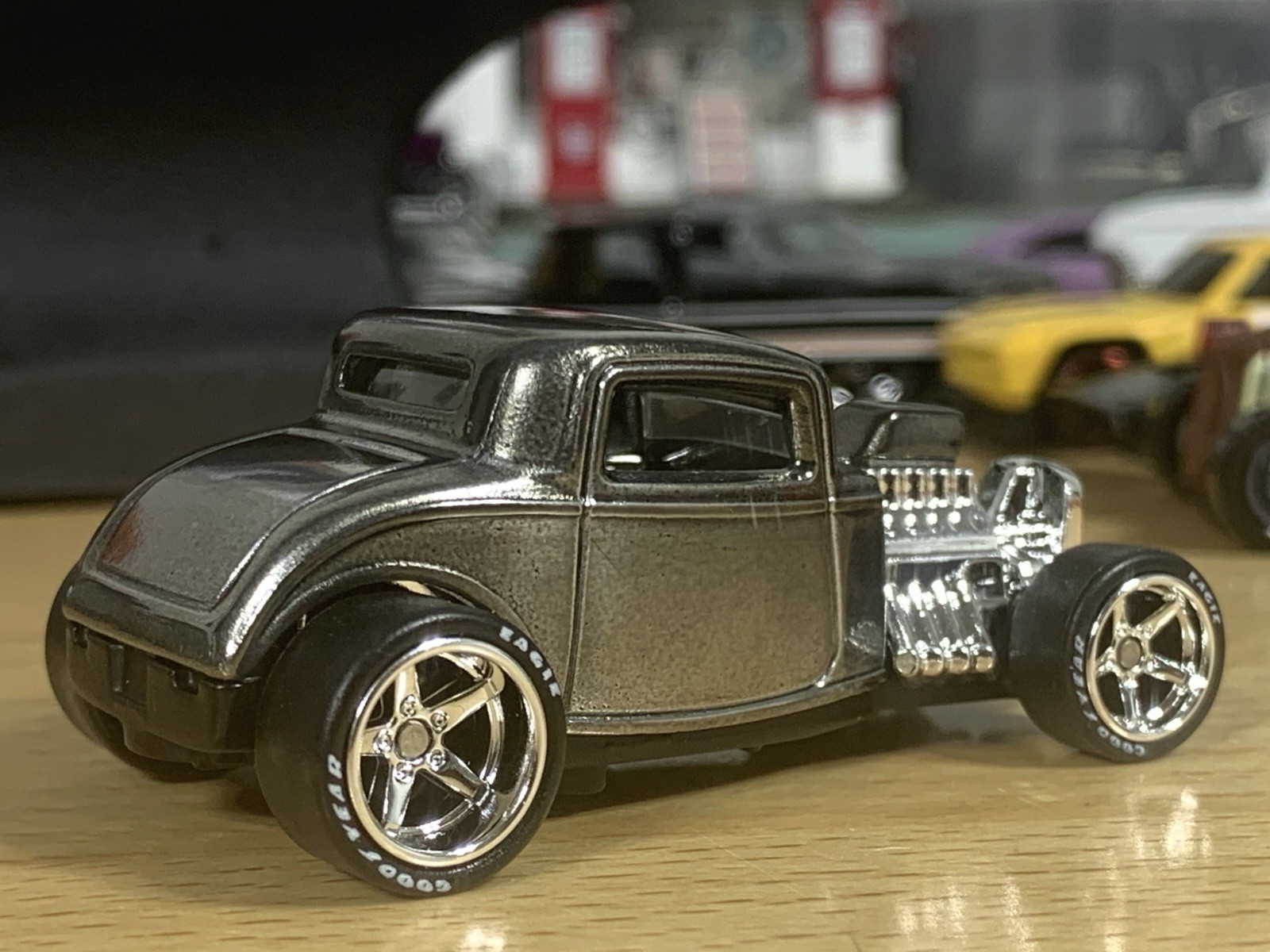 Hot Wheels Zinc Plated Custom ’32 Ford Hot Rod with Metal Base & Wheel Swap