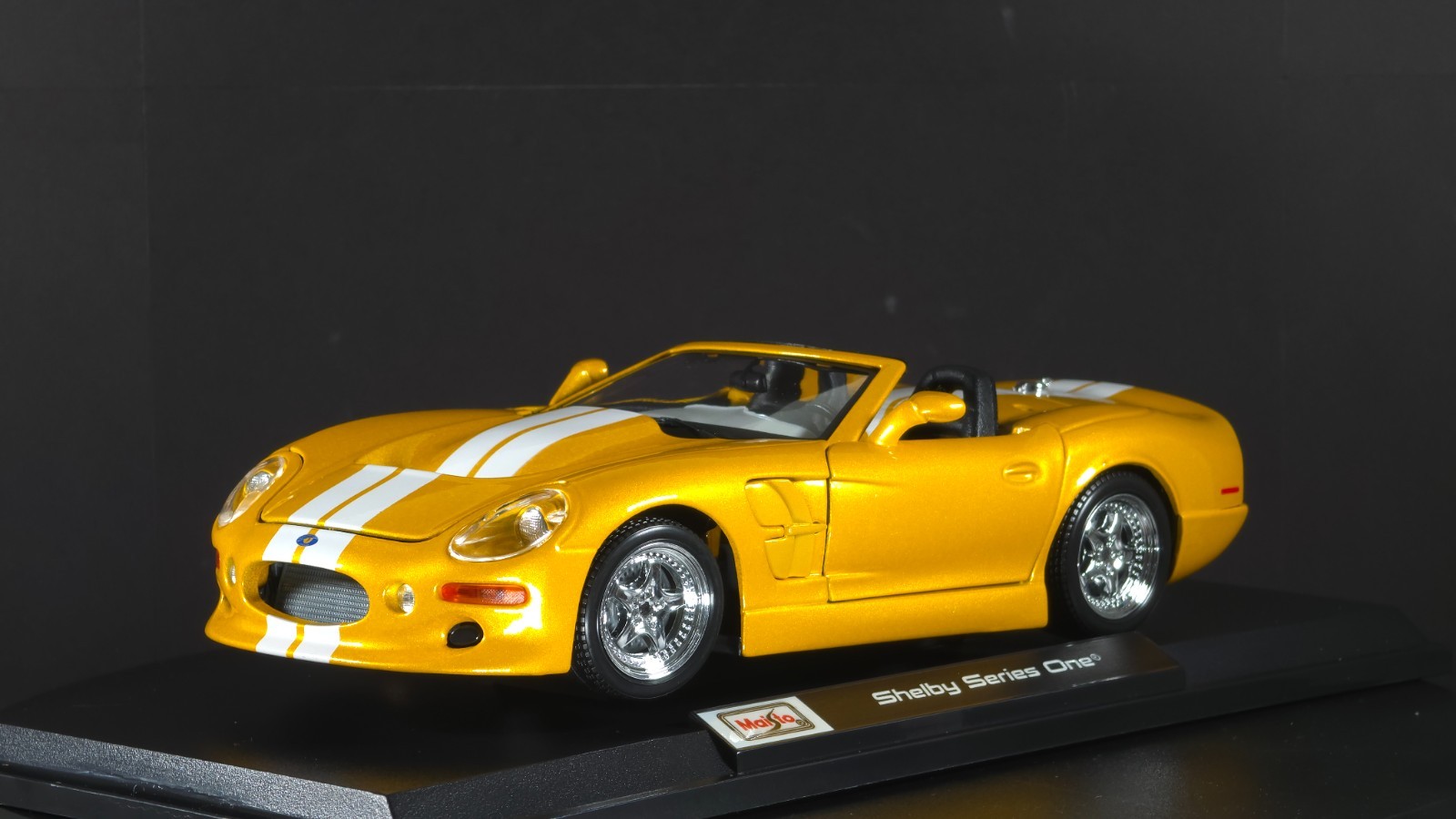 Shelby Series one 1:18 Maisto Exclusive Style Special Edition – Yellow