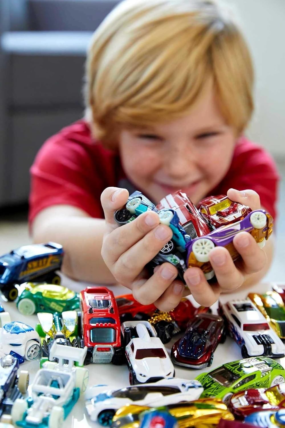 Hot Wheels Toy & 50-Pack of 1:64 Scale Vehicles, Individually Packaged (Styles M