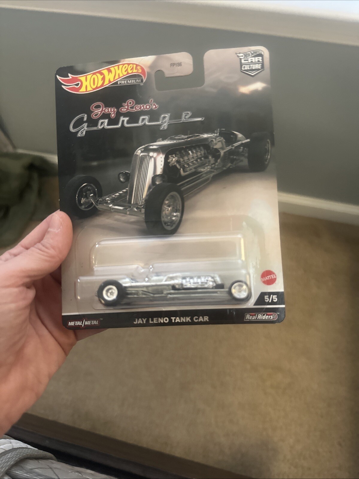 Hot Wheels Premiums Tank Car – Silver (HCJ85)