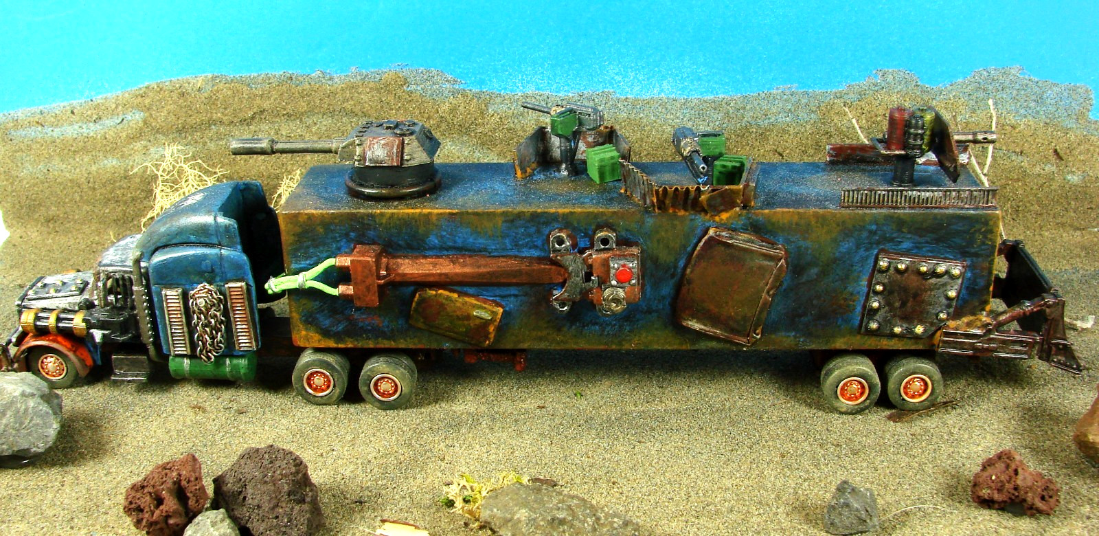 Gaslands Peterbuilt 379 War Rig Custom White Rose Diecast 1/80 Mad Max Blue